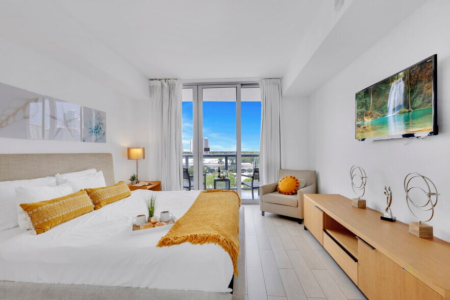 Building Photo - 2602 E Hallandale Beach Blvd