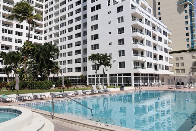 Building Photo - 5005 Collins Ave