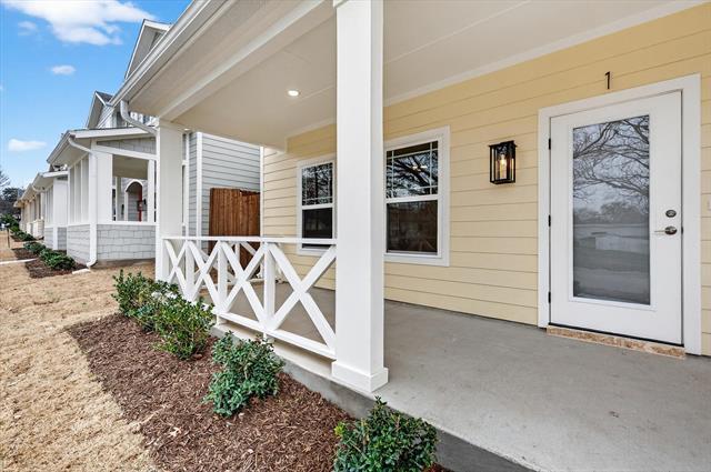 Building Photo - 502 E Kimball St