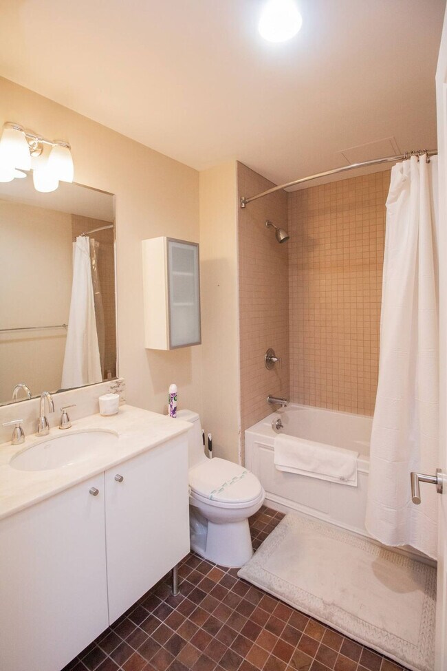 Building Photo - 24 Miner St