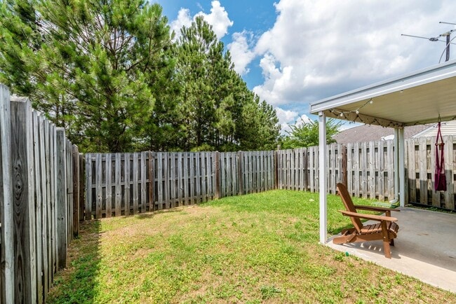 Building Photo - $1750 - Updated 3 bed/3 bath house conveni...