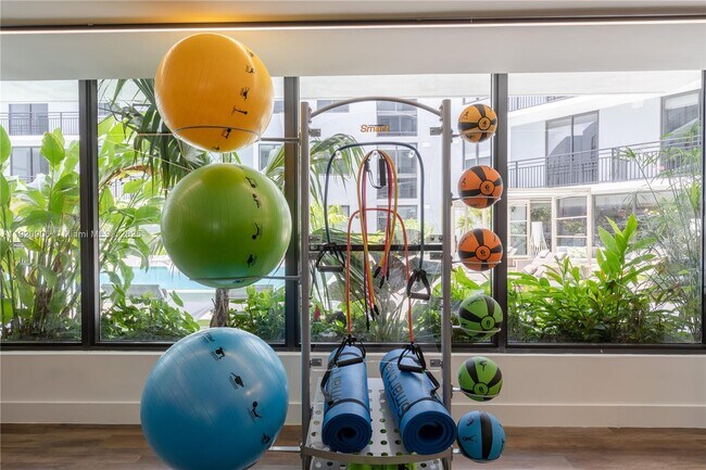 Building Photo - 1005 Spring Garden Rd