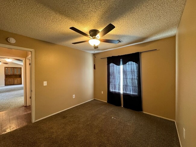 Building Photo - Northwest Bakersfield Home