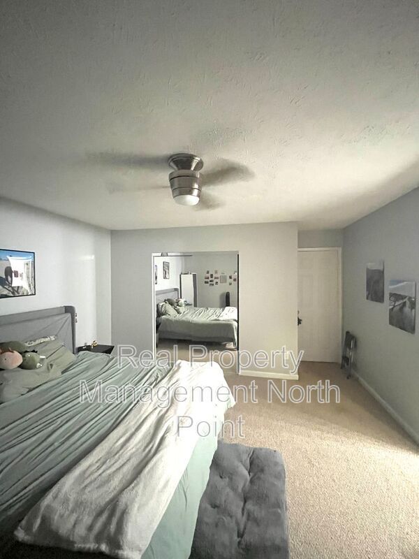 Building Photo - 5127 Village Green Way