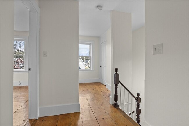 Building Photo - 294 Great Rd