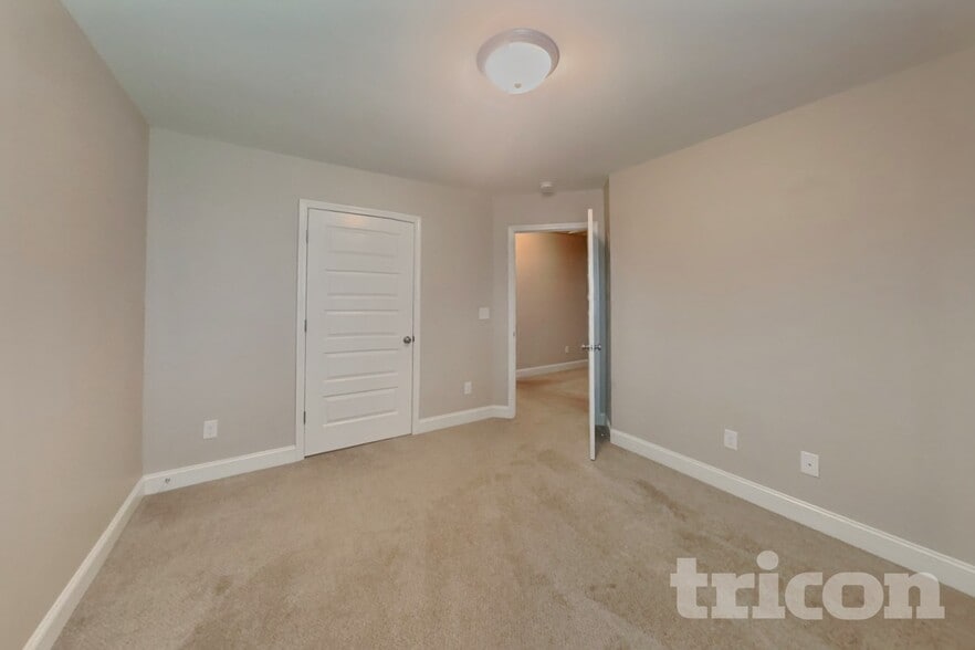 Building Photo - 85 Arrow Ln