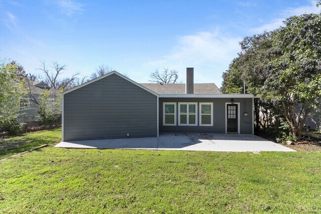 Building Photo - Completely Renovated Home Less Than 1 Mile From TCU