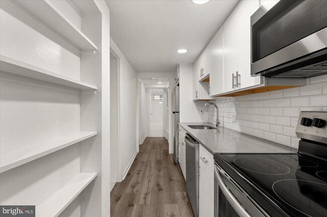 Building Photo - 1734 Q St NW