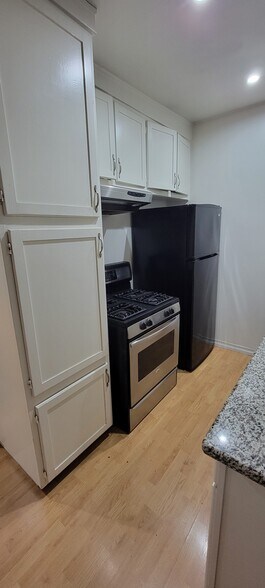 Building Photo - 1814 Grismer Ave