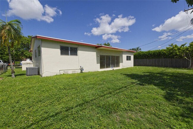 Building Photo - 1411 SW 82nd Ct
