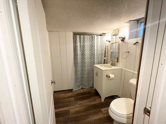 Building Photo - 3010 Fairview Rd SW