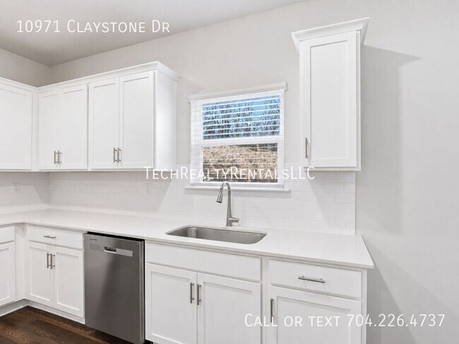 Building Photo - 10971 Claystone Dr