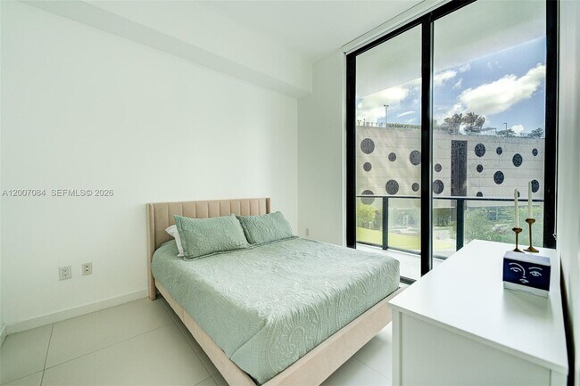 Building Photo - 501 NE 31st St