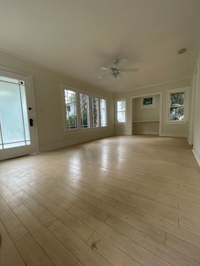 Living room - 1223 N Orange Grove Ave