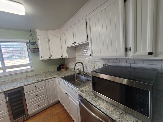 Building Photo - 978 Kenton St