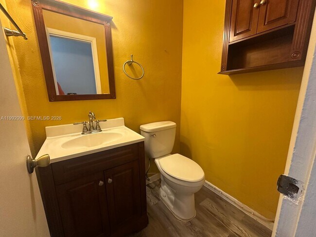 Building Photo - 1166 W 24th St