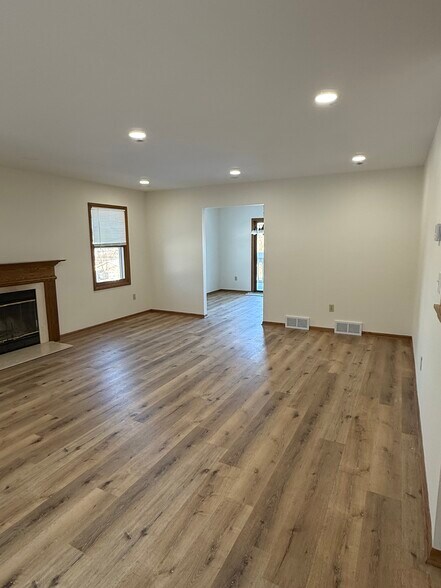 Living Room - 440 Hi View Dr