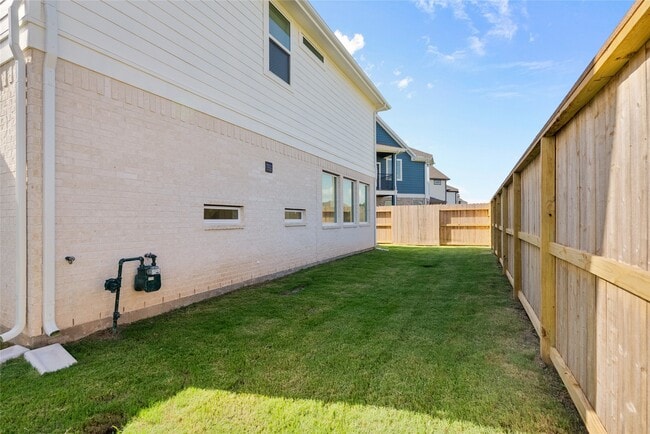 Building Photo - 1412 Shaded Rock Dr