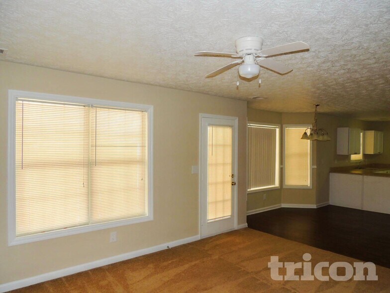 Building Photo - 8036 Harmony Lakes Dr