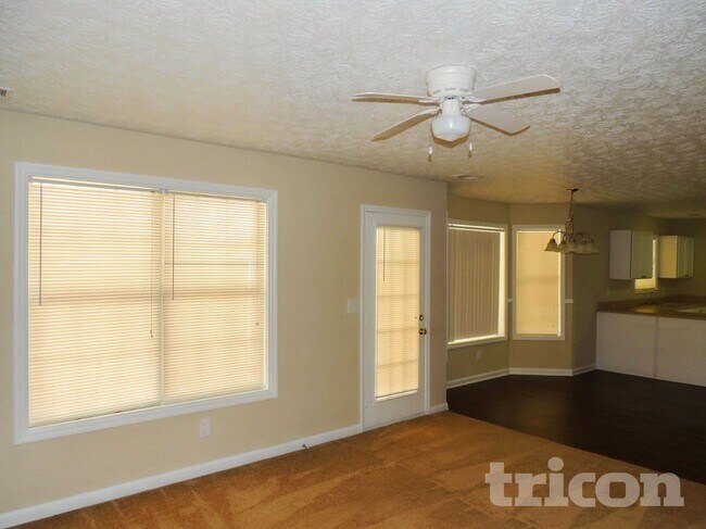 Building Photo - 8036 Harmony Lakes Dr