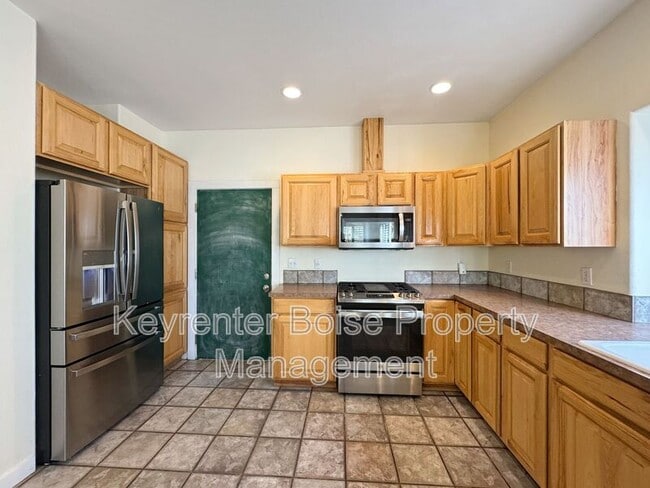 Building Photo - 2035 S Travertine Way