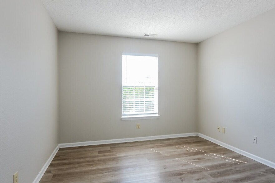 Building Photo - 1206 Kenwood Dr