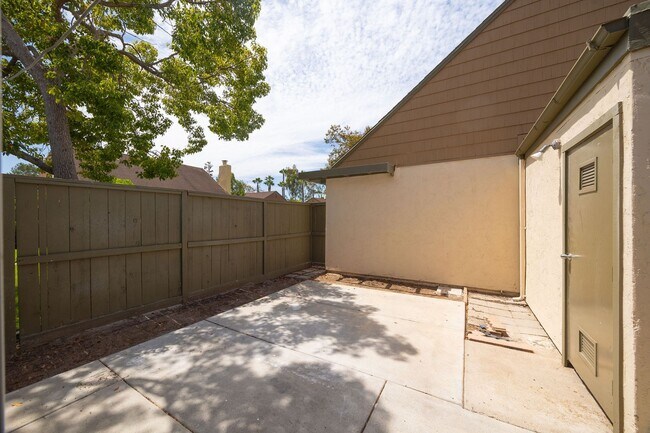 Building Photo - 10536 Greenford Dr