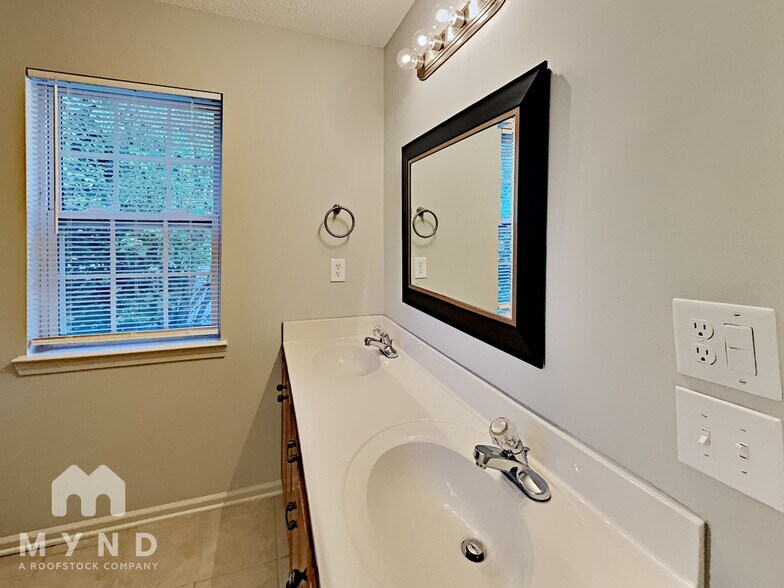 Building Photo - 8219 Braids Bend Ct