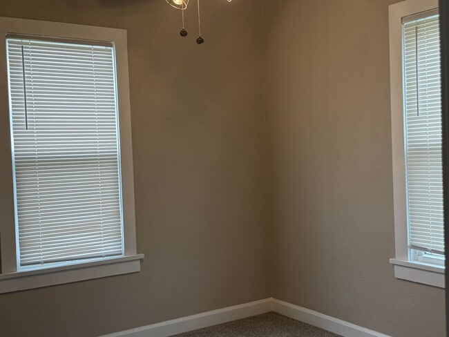 Building Photo - Adorable 3 Bedroom Bungalow...
