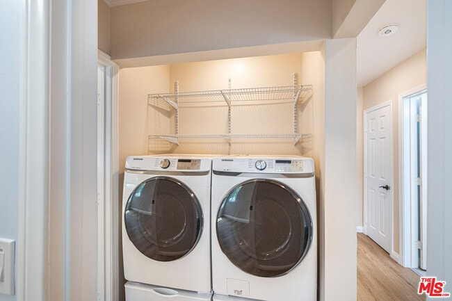 Building Photo - 2537 Cotner Ave
