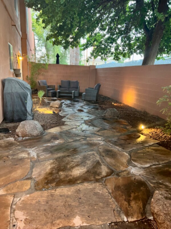 Building Photo - 3731 E Mitchell Dr