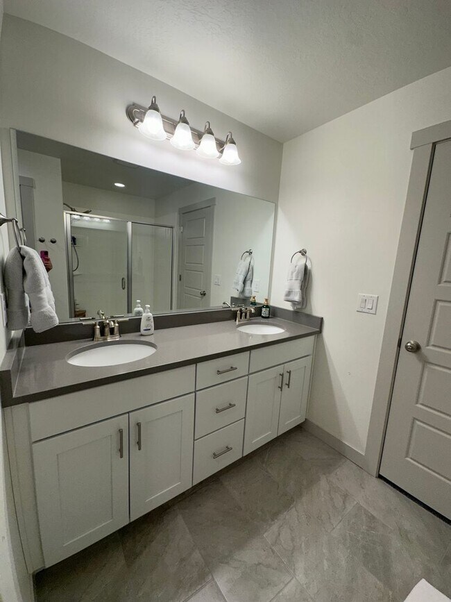 Building Photo - GORGEOUS Bountiful Home!!!