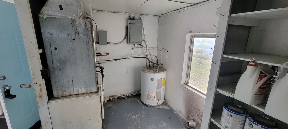 Laundry - 2439 2nd Avenue SE