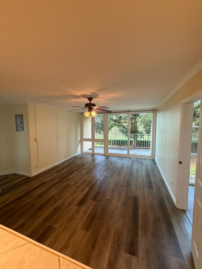 Building Photo - 3 bedroom 2 bath condo in Ridgecrest in  Waikalani comes with 2 parking