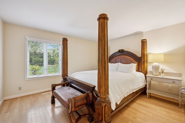 Second bedroom - 145 Holly Ln N