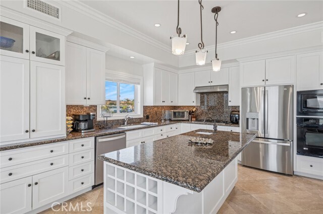 Building Photo - 6111 Seashore Dr