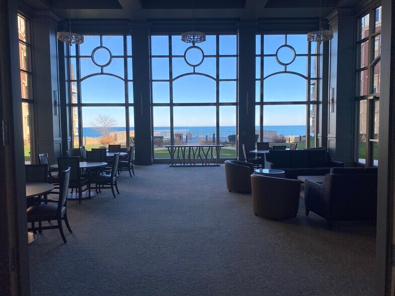 Building Photo - 4110 S Lake Dr