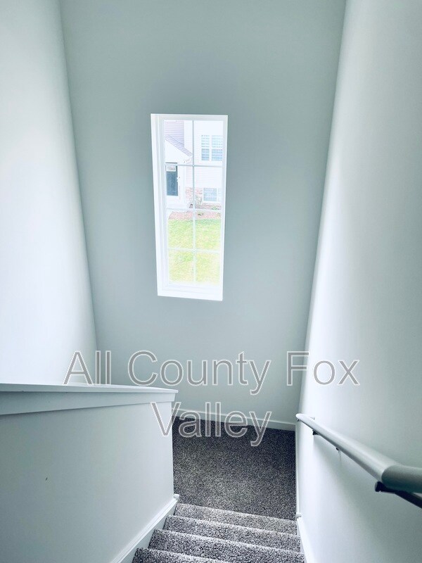 Building Photo - 879 Briar Gln Ct