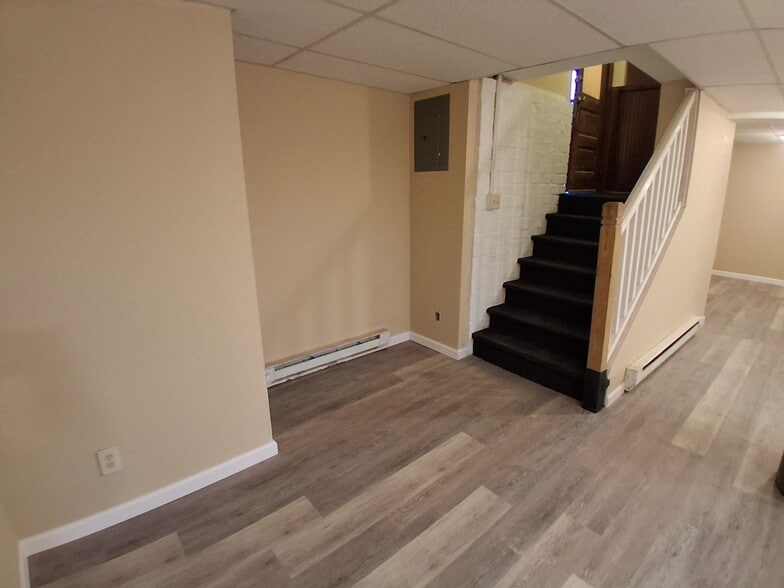 Building Photo - 1610 Maple Ave