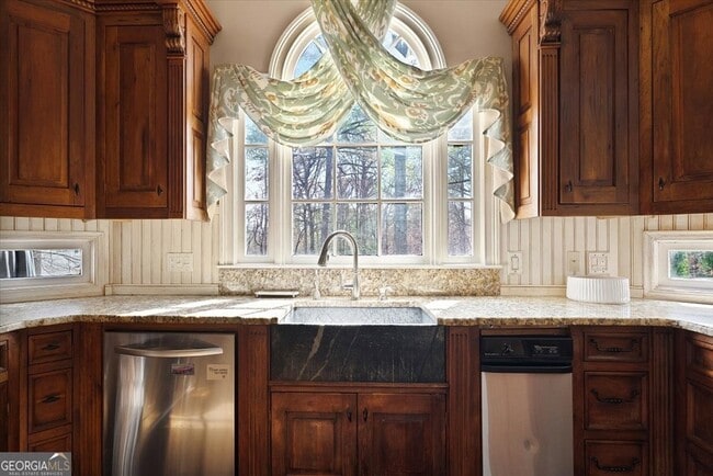 Building Photo - 530 Slane Trce