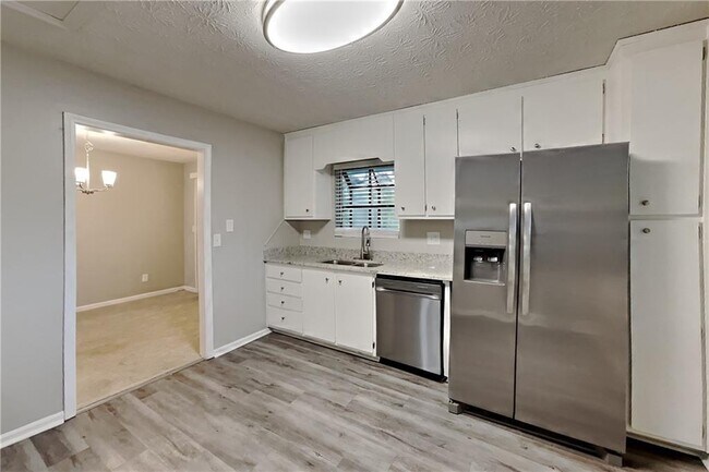 Building Photo - 4094 Maxanne Dr NW