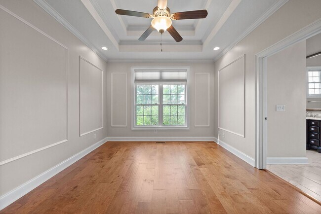 Building Photo - Pet Friendly Four Bedroom off Exit 8!