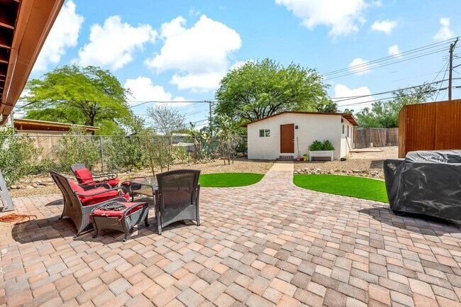 Building Photo - Spacious 4-Bedroom Home Near UA & Banner Health!