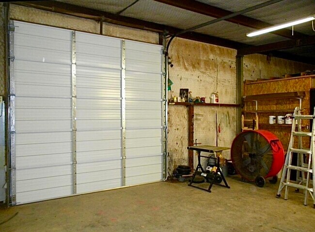 Building Photo - 8707 Private Rd 7355