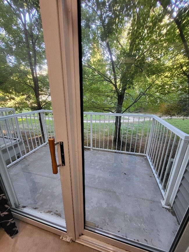 Building Photo - 6 Halstead Pl