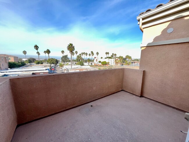 Building Photo - Perfect 3B/3BA, 3 Story Home in Chula Vista!