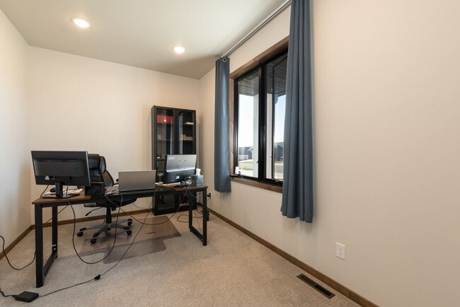 Building Photo - Beautiful Single Family Home in North Bismarck