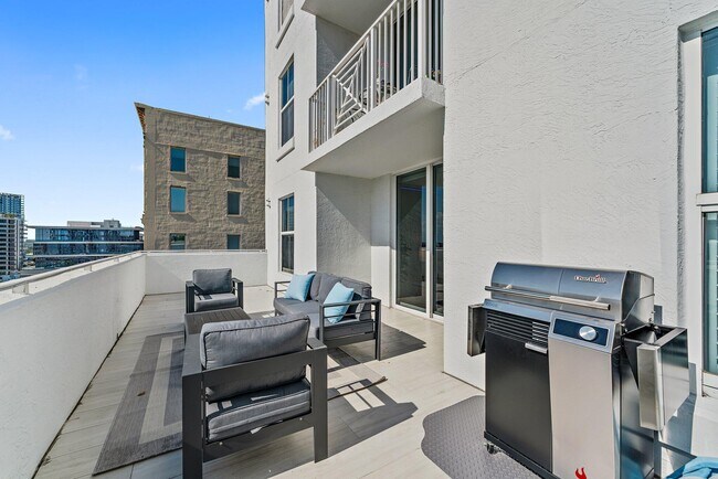 Building Photo - 255 Evernia St