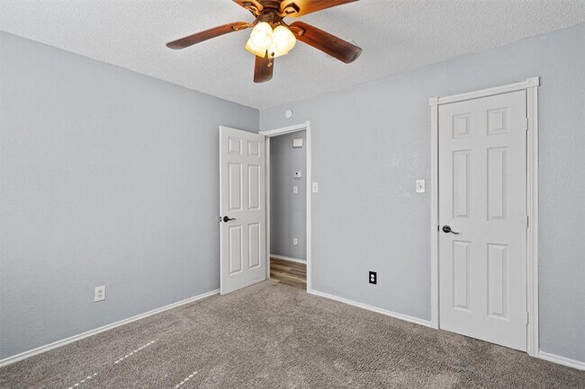Building Photo - 5501 Spring Meadow Rd