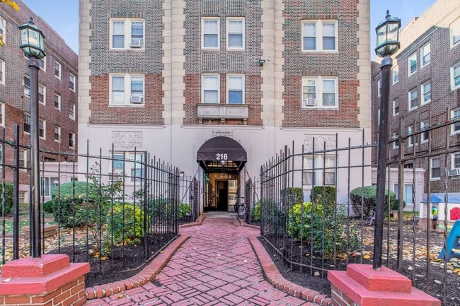 Primary Photo - Madison Apartments